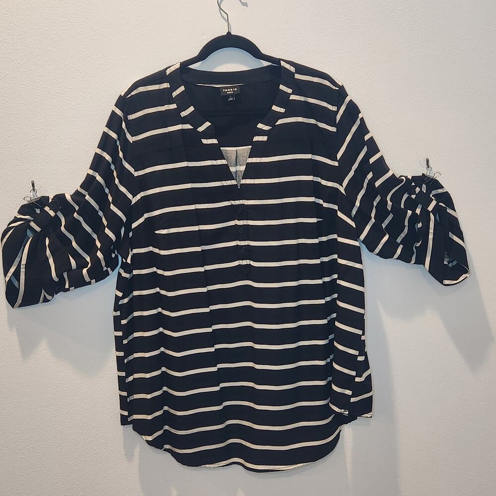 Torrid 3X Black White Striped Blouse Short Sleeve Top Plus Size V Neck